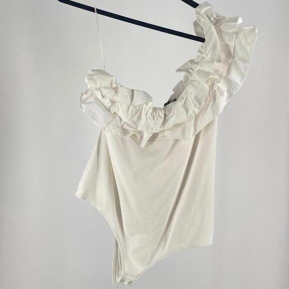 Elegant One-Shoulder Ruffled Bodysuit - Picture 3 of 4